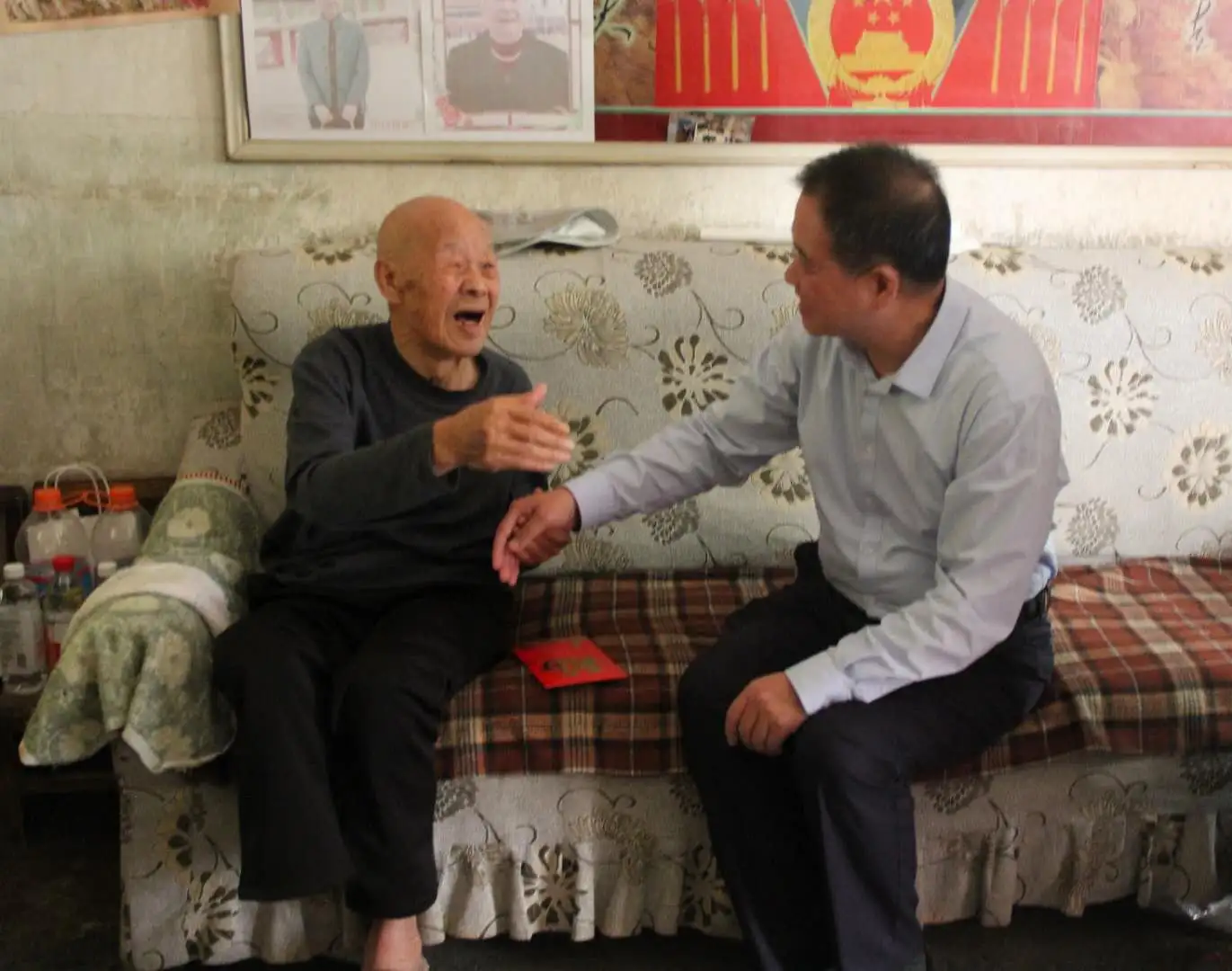 博農(nóng)集團(tuán)：走訪(fǎng)慰問(wèn)建國(guó)前老黨員